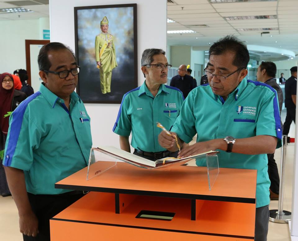 Lawatan Pengerusi Lembaga Pengarah Universiti Malaysia Pahang YH. Dato’ Sri Ibrahim Bin Ahmad ke Perpustakaan UMP PEKAN (4 Januari 2018)