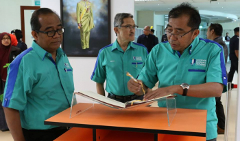 Lawatan Pengerusi Lembaga Pengarah Universiti Malaysia Pahang YH. Dato’ Sri Ibrahim Bin Ahmad ke Perpustakaan UMP PEKAN (4 Januari 2018)