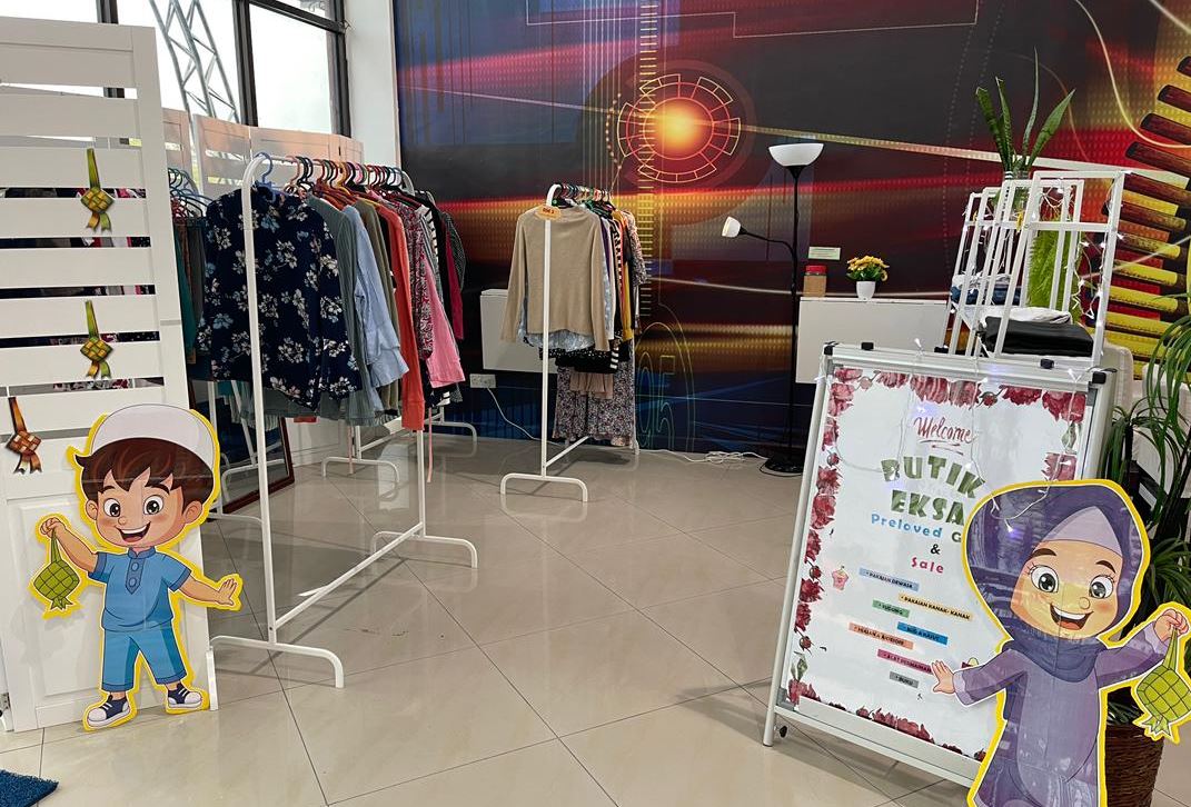 Jawatankuasa EKSA Perpustakaan Laksana Program ‘ Butik PGS Raya’