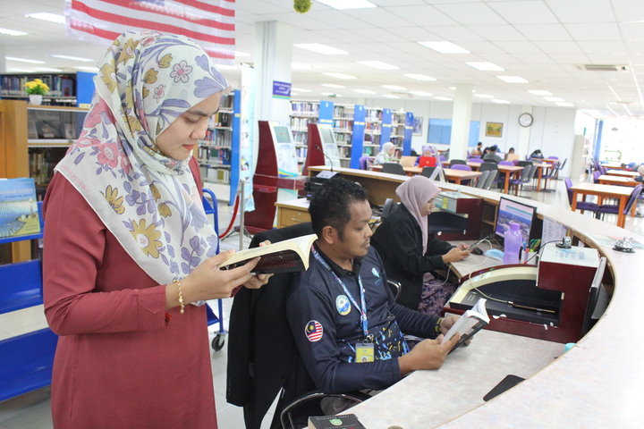 Program membaca 10 minit Perpustakaan UMP Gambang