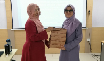 Kelas Pendidikan Pengguna: Strategi Pencarian Maklumat menggunakan Pangkalan Data di Perpustakaan bersama pelajar Pusat Sains Matematik (PSM)