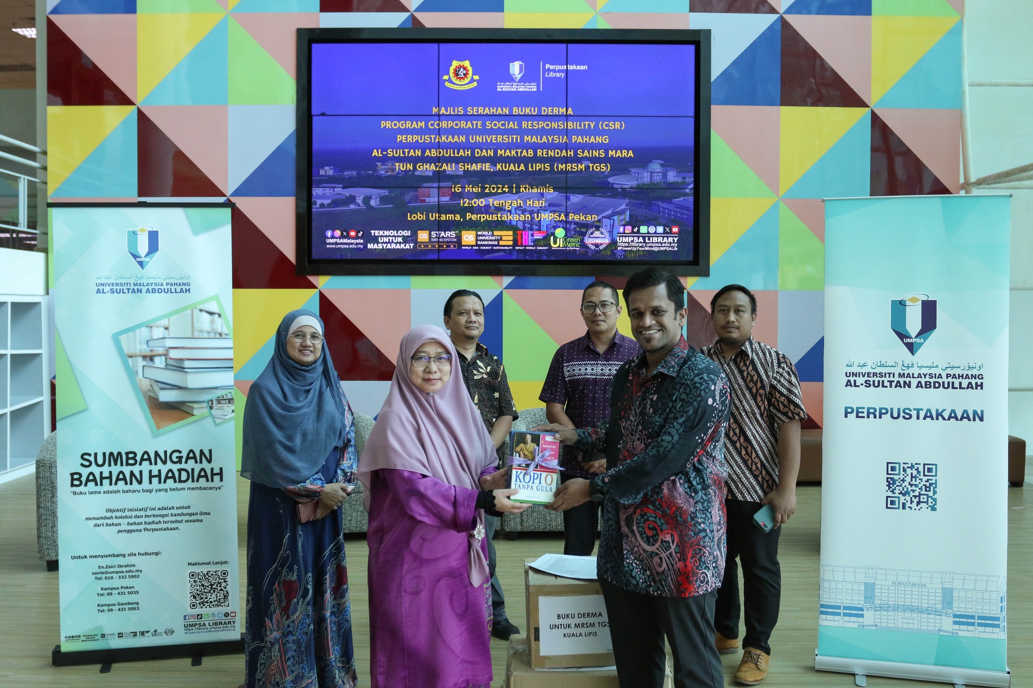 Majlis Serahan Buku Derma Program Corporate Social Responsibility (CSR) Perpustakaan Universiti Malaysia Pahang Al-Sultan Abdullah kepada Maktab Rendah Sains Mara Tun Ghazali Shafie Kuala Lipis (MRSM TGS)